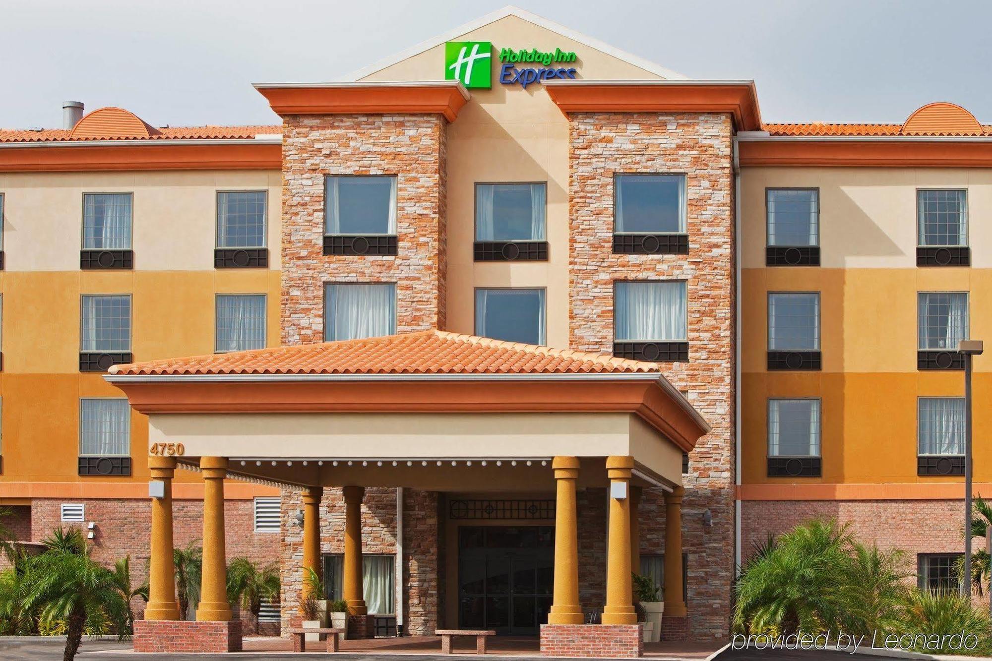 Country & By Radisson, Rj Stadium - Airport East Hotel 2*